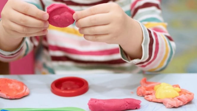 Bermain Clay: Aktivitas Sederhana dengan Manfaat Luar Biasa untuk Perkembangan Optimal Anak Indonesia
