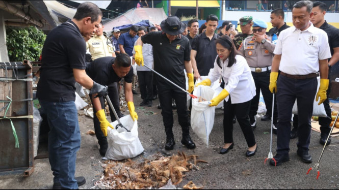 Operasi Pembersihan Masif di Pasar Kramatjati: Kapolda Metro Jaya Pimpin Aksi Ketertiban dengan 823 Personel