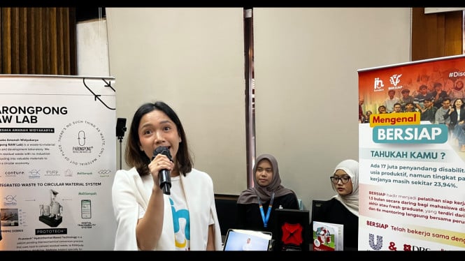 Dari Ruang Kelas Maluku, Pendidik Marthella Sirait Berjuang Ciptakan Ekosistem Kerja Inklusif bagi Penyandang Disabilitas