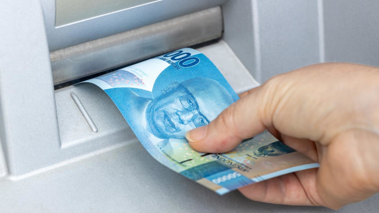 Transformasi Digital Perbankan: ATM di Indonesia Berkurang Drastis Seiring Dominasi Mobile Banking
