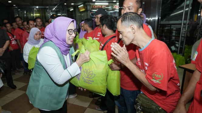 Perempuan Bangsa Angkat Harkat Porter: Ketika Pahlawan Ekonomi Siluman Mendapat Pengakuan