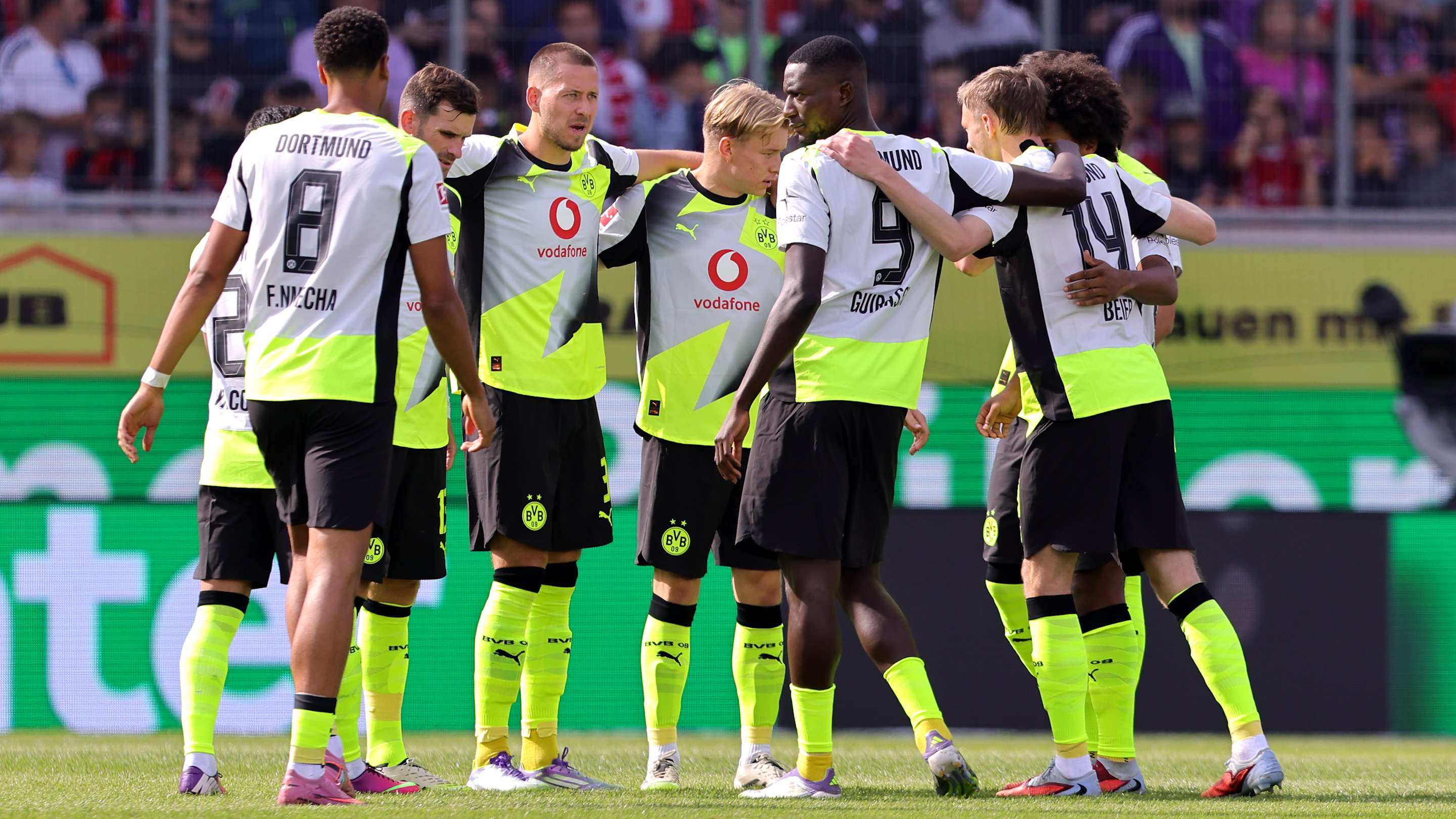 Borussia Dortmund Berkomitmen Perbaiki Desain Jersey Tandang Usai Badai Protes Suporter