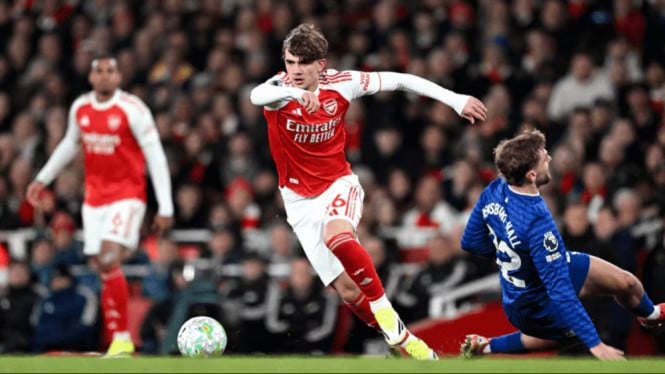 Arsenal Mempertahankan Posisi Teratas Premier League Usai Kemenangan Dramatis di Emirates Stadium