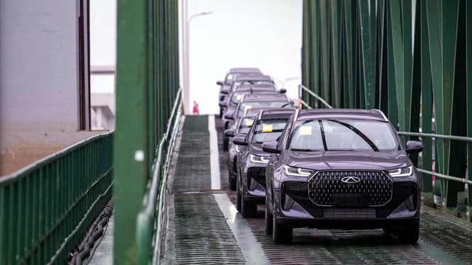Industri Otomotif Indonesia di Persimpangan: Duel SUV Legendaris, Ekspor Meningkat, dan Ancaman Kompetitor China