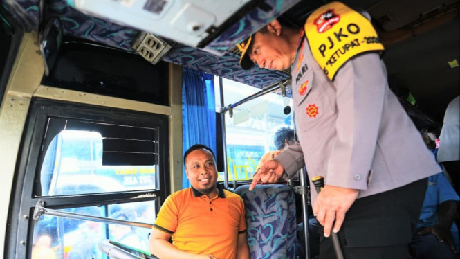 Kapolri Terjun Langsung Ke Terminal Purabaya, Pastikan Mudik Lebaran 2026 Aman dan Tertib