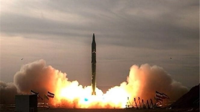 Pertama Kalinya dalam Operasi Janji Sejati 4, Iran Lepaskan Rudal Strategis Sejjil Serang Pos Komando Udara Israel