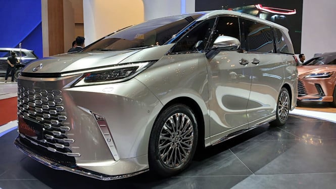 Industri Otomotif Indonesia Berguncang: Lexus Perkuat Segmen Premium, Mobil China Dominasi Pasar Massal Februari 2026