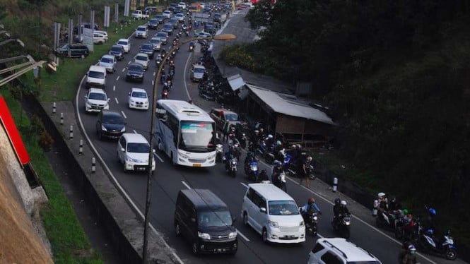 Antusiasme Pemudik Membanjiri Jalur Nagreg Menjelang Perayaan Lebaran 2026