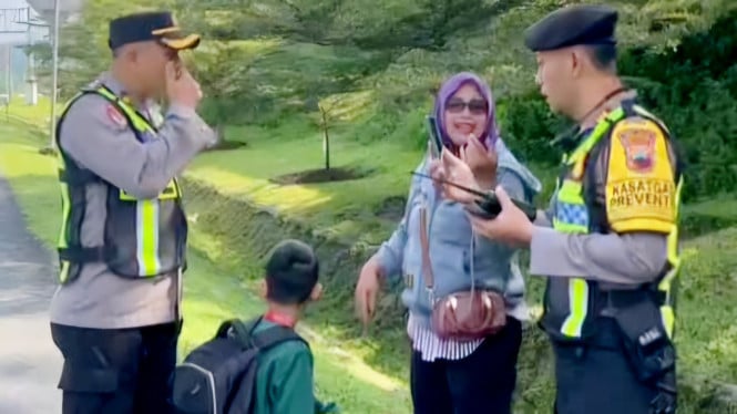 Insiden Penurunan Penumpang di Tol Semarang-Solo: Keluarga Pemudik Bekasi Alami Kebingungan Hingga Tersadar di Kantor Polisi