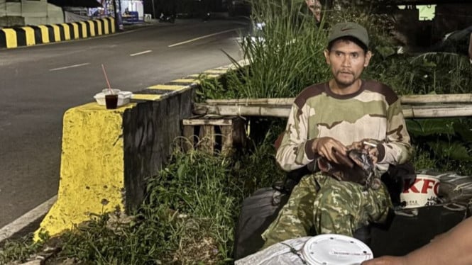Demi Pulang ke Kampung, Pedagang Cilok Bandung Terpaksa Jalan Kaki Sejauh Puluhan Kilometer