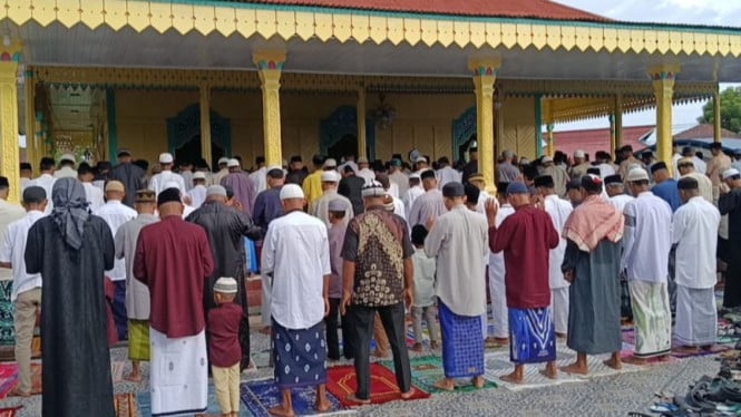 Tradisi Idul Fitri di Negeri Hila: Umat Muslim Maluku Tengah Rayakan Kemenangan Spiritual dengan Khusyuk