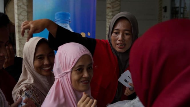 Dedikasi Tanpa Henti: Para Ibu Rela Bekerja Sejak Subuh untuk Sediakan Ribuan Porsi Buka Puasa Ramadhan