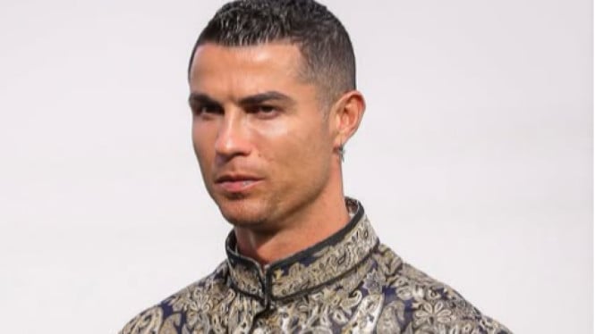 Cristiano Ronaldo Rayakan Lebaran dengan Gamis Tradisional, Tunjukkan Respek terhadap Budaya Islam