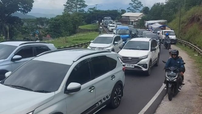 Kemacetan Ekstrem Menghiasi Arus Balik Mudik, Ribuan Kendaraan Memadati Jalur Utama Sejak H+3 Lebaran
