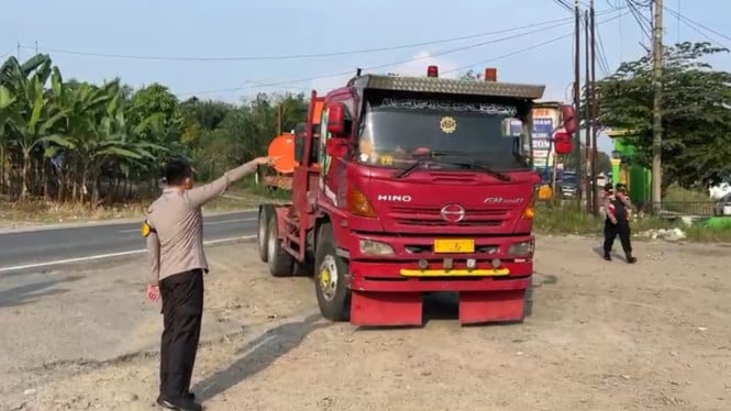 Operasi Besar-besaran Polres Musi Banyuasin: Ratusan Kendaraan Truk Ditahan untuk Menjaga Kelancaran Mudik Lebaran