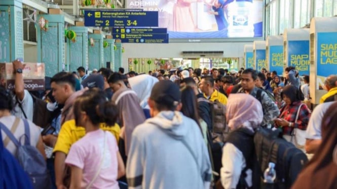 Momentum Arus Balik Lebaran 2026: Lebih dari 52 Ribu Penumpang Padati Stasiun Jakarta dalam Sehari