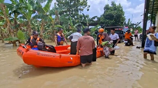 Bencana Banjir Bandang Melanda Demak, Ratusan Keluarga Terpaksa Mengungsi Saat Tanggul Jebol