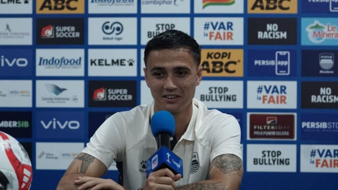 Eliano Reijnders Kembali Menjadi Incaran Klub Asing, Persib Dihadapkan pada Tantangan Mempertahankan Pemain Berkualitas