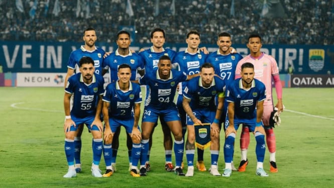 Persib Bandung Perkuat Dominasi Puncak Klasemen Usai Raih Kemenangan Telak atas Semen Padang