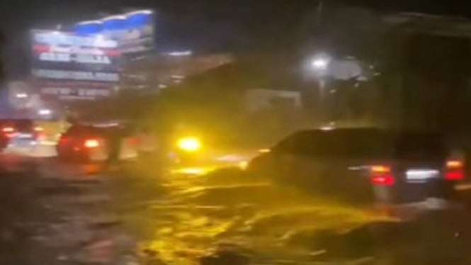 Intensitas Hujan Ekstrem Memicu Banjir Luas di Cianjur, Ribuan Warga Terisolasi dan Transportasi Terhenti