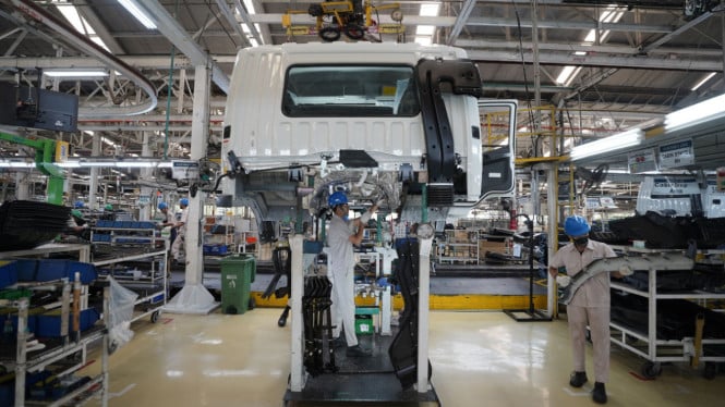 Krisis Sunyi Mengancam Sektor Otomotif Niaga Indonesia: Kapasitas Produksi Tinggi Tak Mampu Menyamar Utilisasi Pabrik yang Merosot