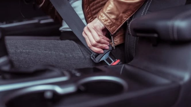 Revolusi Keselamatan Berkendara: Industri Otomotif Meninggalkan Sabuk Pengaman Otomatis demi Teknologi yang Lebih Efektif
