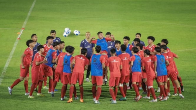 Kurniawan Dwi Yulianto Tanamkan Mentalitas Juara kepada Pemain Muda Indonesia Persiapan Piala AFF U-17 2026