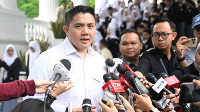 Pemerintah Buka Pintu Pemeriksaan, Seskab Teddy Tegaskan Siap Hadapi Proses Hukum