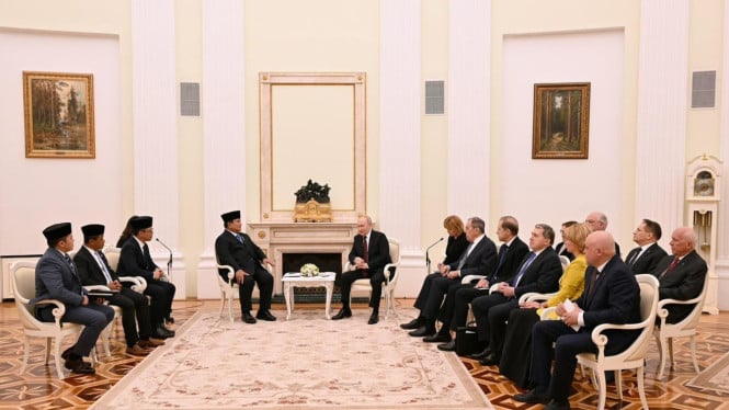 Diplomasi Spiritual: Prabowo Sampaikan Salam Paskah kepada Putin di Kremlin