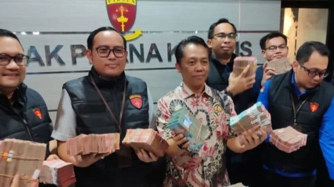 Pejabat Dinas ESDM Jatim Ditangkap Atas Dugaan Pungli Melalui Skema Penundaan Izin