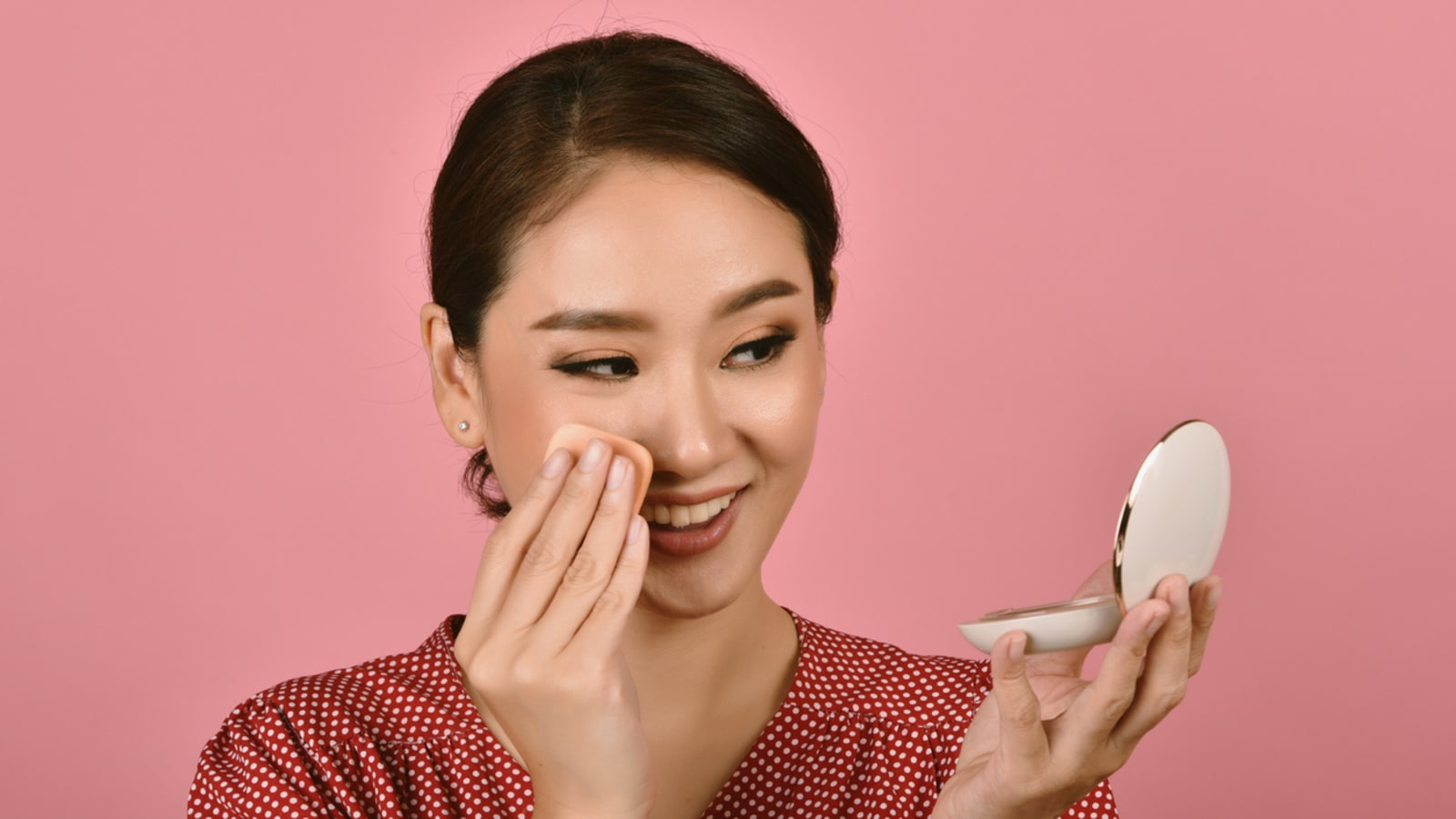 Revolusi Kosmetik Modern: Ketika Foundation Menjadi Investasi Kesehatan Kulit, Bukan Sekadar Polesan