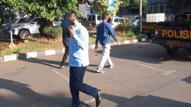 Eskalasi Kasus Penikaman Tokoh Golkar: Dua Tersangka Dipindahkan ke Polda Maluku untuk Penyidikan Lanjutan