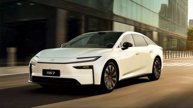 Revolusi Otomotif Listrik Dimulai: Sedan Toyota bZ7 Curi Perhatian Pasar China dengan Penjualan Spektakuler