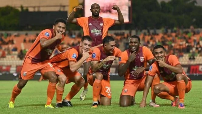 Persib Bandung Terancam Posisi Puncak: Borneo FC Mendekat dengan Selisih Dua Poin Jelang Babak Kedua Super League