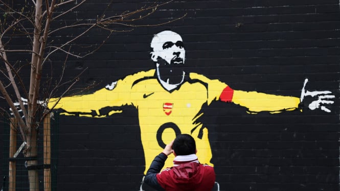 Legenda Arsenal Thierry Henry Terima Tantangan Pertandingan dari Juara Tinju Internasional