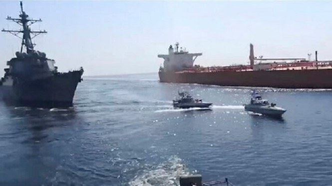 Tegang di Selat Hormuz: Iran Sita Dua Kapal Komersial Seiring Eskalasi Ketegangan Geopolitik