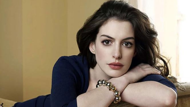 Aktreis Hollywood Anne Hathaway Mengucapkan Doa Islam, Viral di Media Sosial dan Memicu Diskusi Lintas Budaya