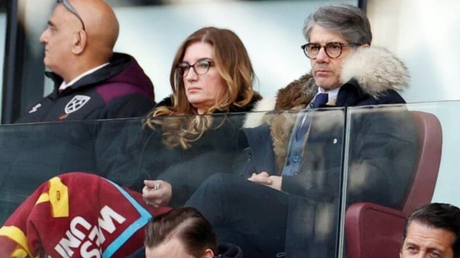 Dari Istri hingga Eksekutif: Perjalanan Karren Brady yang Menjual Suami Sendiri di Panggung Sepak Bola Inggris