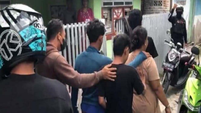 Kericuhan Saat Operasi Penutupan Sarang Narkoba: Aparat Polresta Palu Dikepung dan Dilempari Warga
