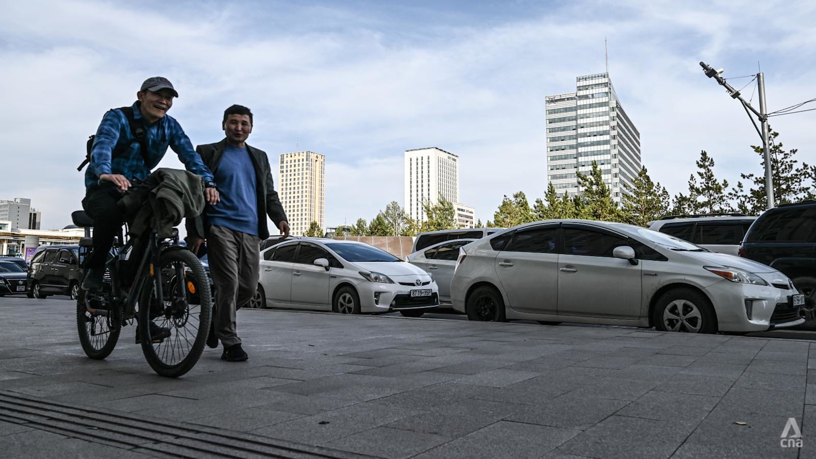 Teknologi Hijau atau Sampah Elektronik? Mongolia Terima Jutaan Kendaraan Hybrid Bekas Jepang Setiap Tahunnya
