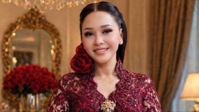 Perjalanan Emosional Maia Estianty: Kenang Kembali Masa Lalu Pahit saat Anak Tiri Menikah