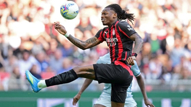 AC Milan Bersedia Lepas Rafael Leao, Striker Andalannya Disiapkan untuk Dijual Musim Panas 2026