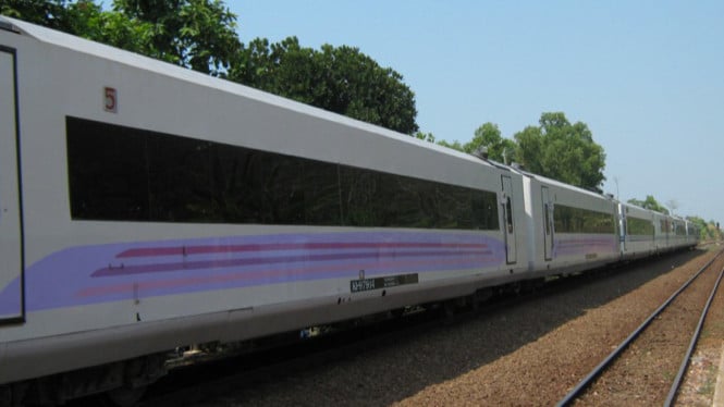 Tabrakan Tragis KA Argo Bromo Anggrek dengan KRL Paralisis Transportasi Jabodetabek, Ribuan Penumpang Terdampak
