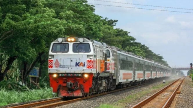Ratusan Perjalanan Kereta Api Terganggu Pasca Insiden Tabrakan di Bekasi Timur, Ribuan Penumpang Terdampak
