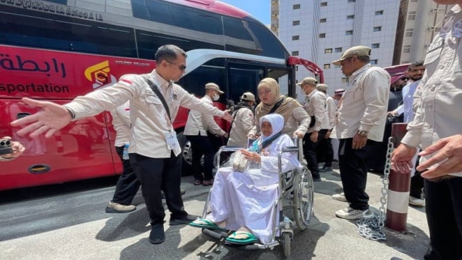 Ribuan Jemaah Haji Indonesia Mulai Penunaian Ibadah Suci dengan Kedatangan Kloter Perdana di Tanah Suci