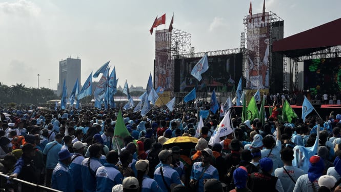Aparat Kepolisian Mobilisasi Puluhan Ribu Personel untuk Menjaga Stabilitas Peringatan Hari Buruh Internasional