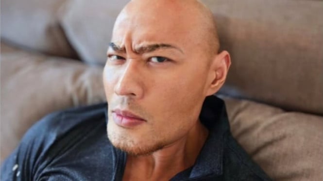 Deddy Corbuzier Bela Perempuan Atas Rencana Reorganisasi Gerbong KRL Menteri PPPA