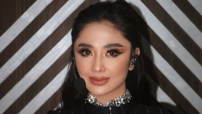 Dewi Perssik Ancam Tuntutan Hukum Atas Penyebaran Hoaks Kematian Dirinya