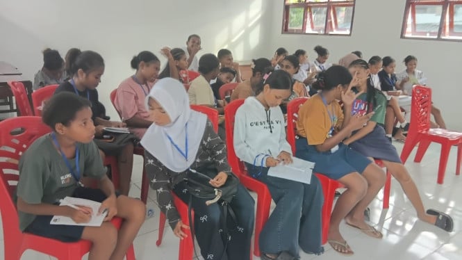 Program Literasi Bahasa Inggris 'Doom Tra Kosong' Memberdayakan Masyarakat Papua Barat Daya