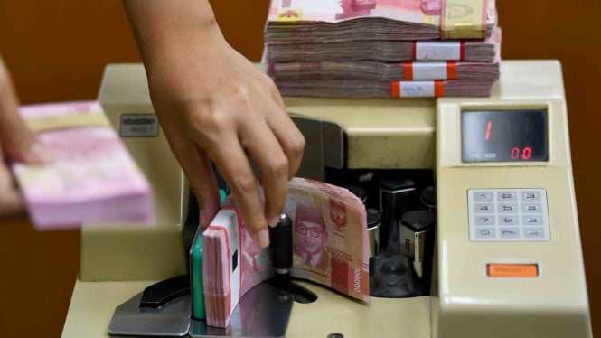 Mengapa Kenaikan Gaji Tidak Pernah Membuat Kantong Terasa Lebih Berisi: Fenomena Adaptasi Hedonis dalam Ekonomi Rumah Tangga Indonesia